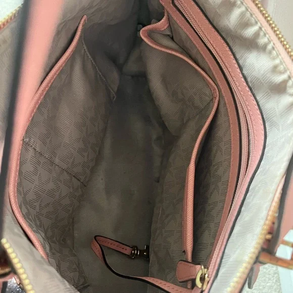 Michael Kors Purse - Picture 7 of 8